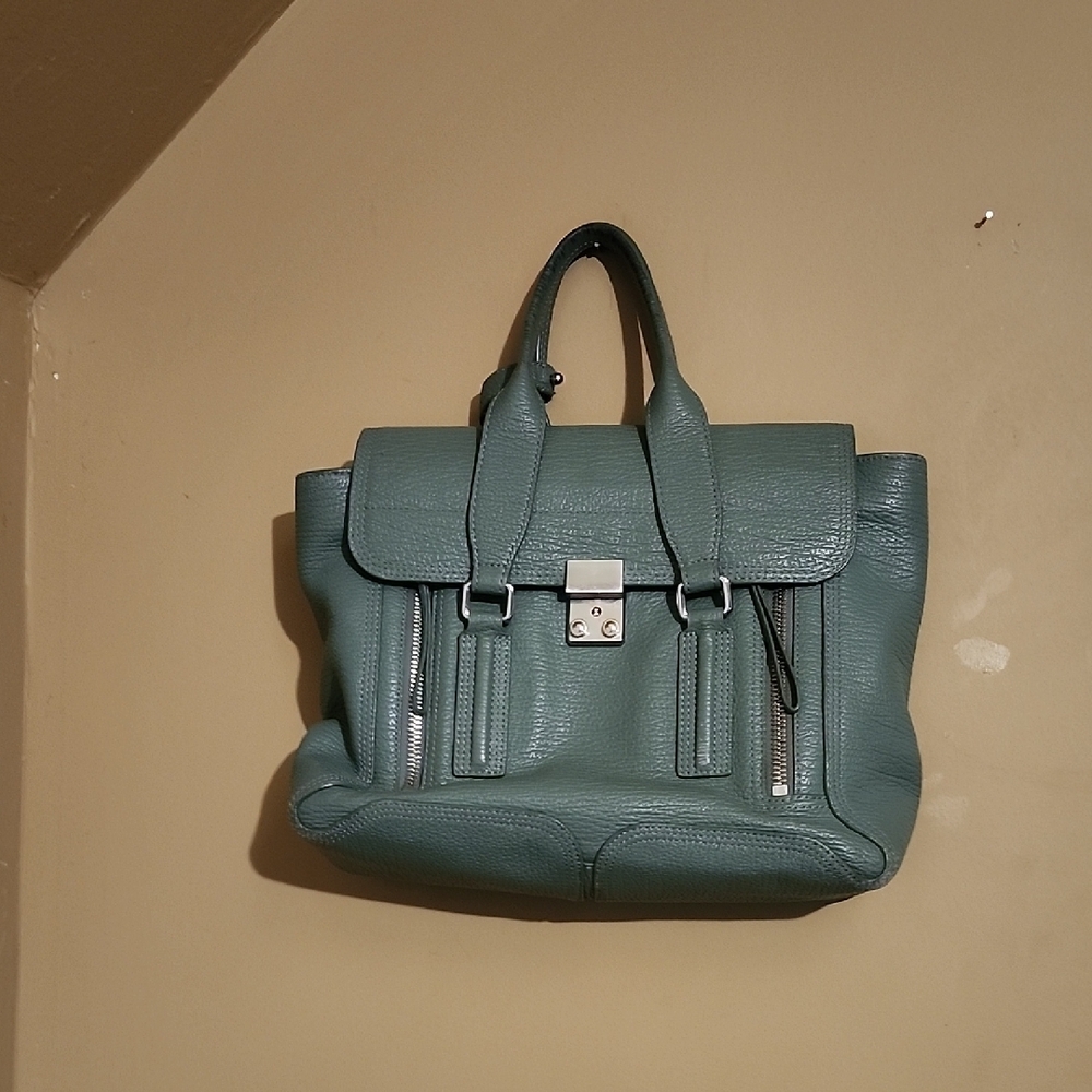 Elegant Green Leather Handbag